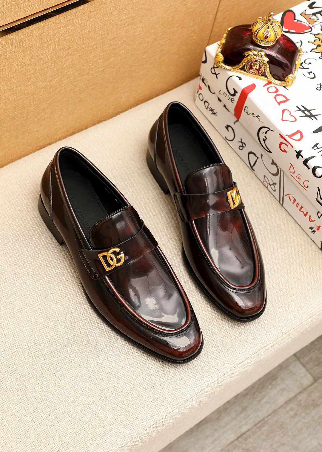 Men's clothing and shoes 💰460 💐DG top quality🔍🔍Men's new leather shoes🚹Sold simultaneously at counters⚠The uppers are imported open-edge beaded cowhide leather uppers from Italy, fully imported cowhide leather lining + classic hardware buckles, completely 1⃣️to 1⃣️reproduction🇮🇹💪💪, ⚠ Sole: The original sole is specially provided by the original factory. The exclusive movable molded sole is super comfortable. ⚠The original factory follows the order, 🔍🔍high quality, you can enter and exit the counter at will, welcome to compare⚠Size: 38-44 (45.46🉑️Customized)